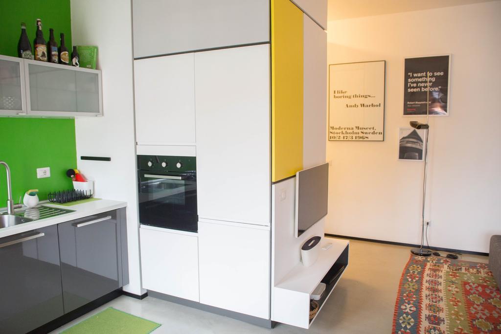 Lorenteggio Business Apartment Milan Bagian luar foto